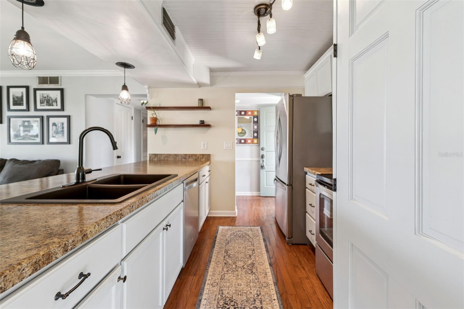 LA CASA CONDO - Residential