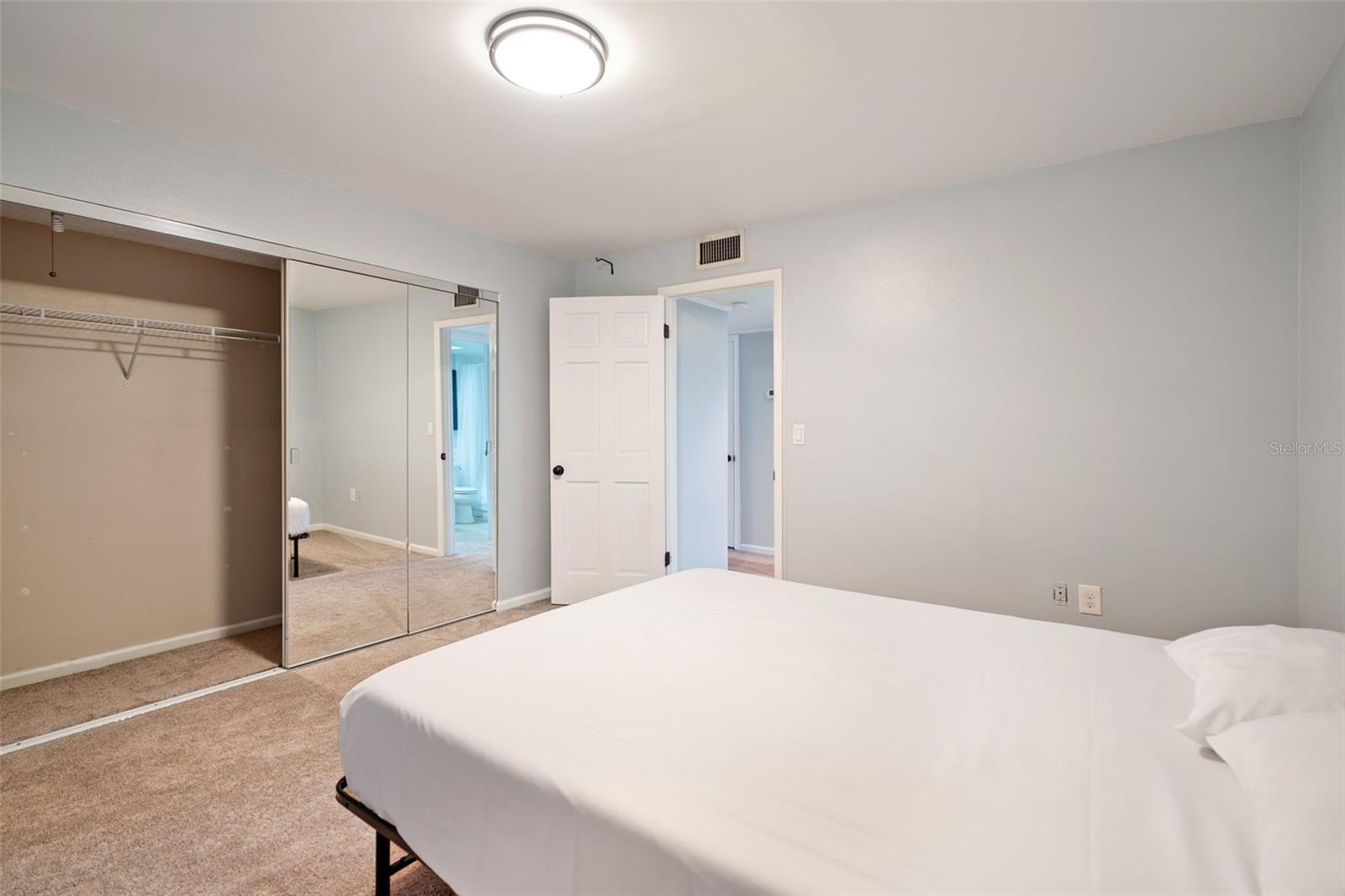 LA CASA CONDO - Residential