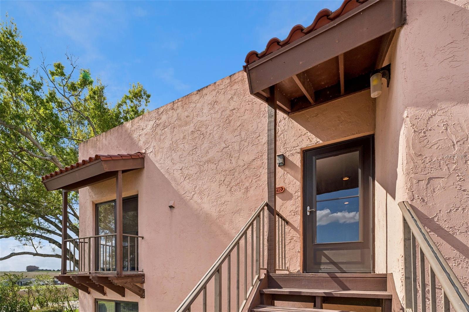 LA CASA CONDO - Residential