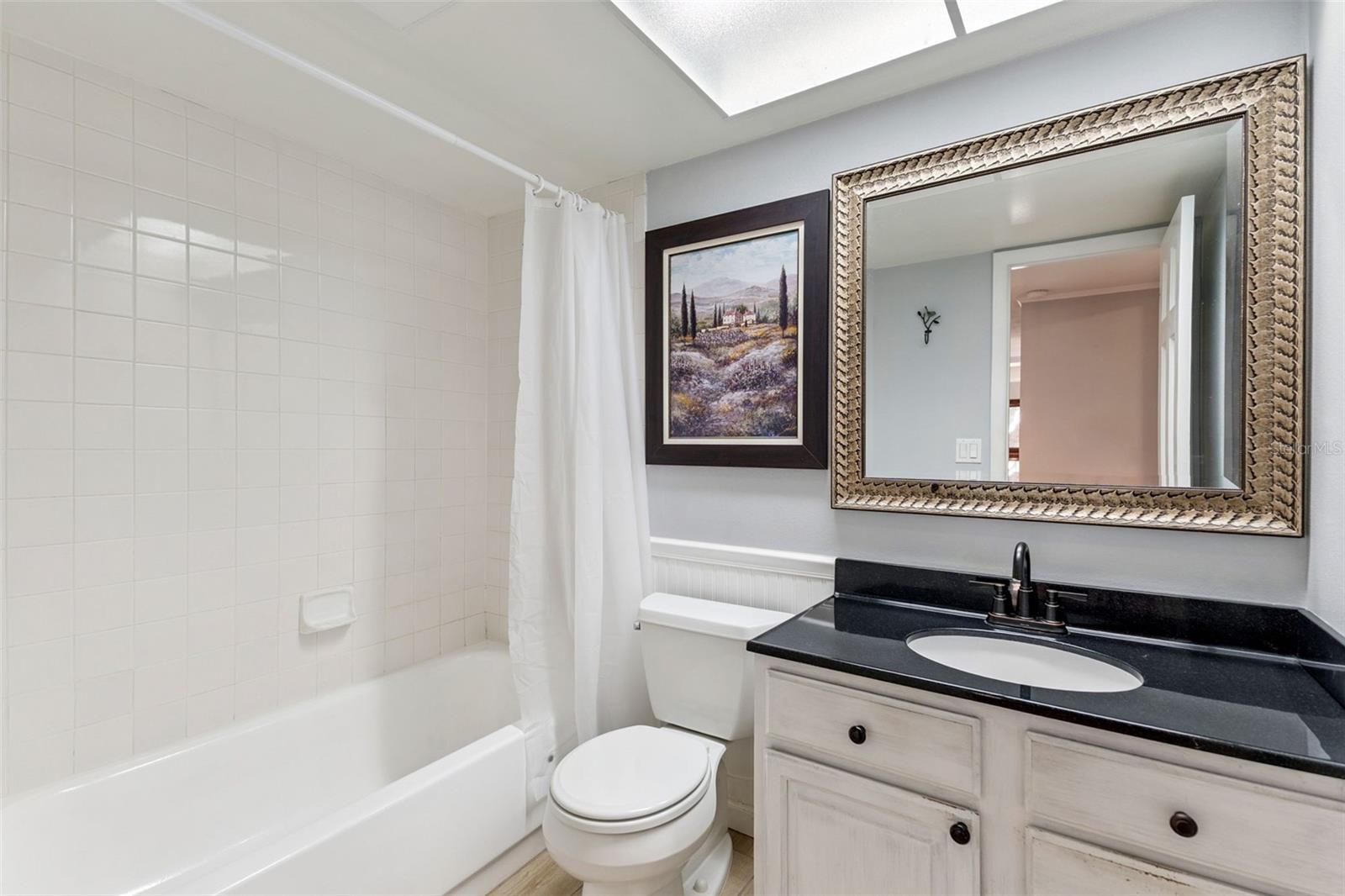 LA CASA CONDO - Residential