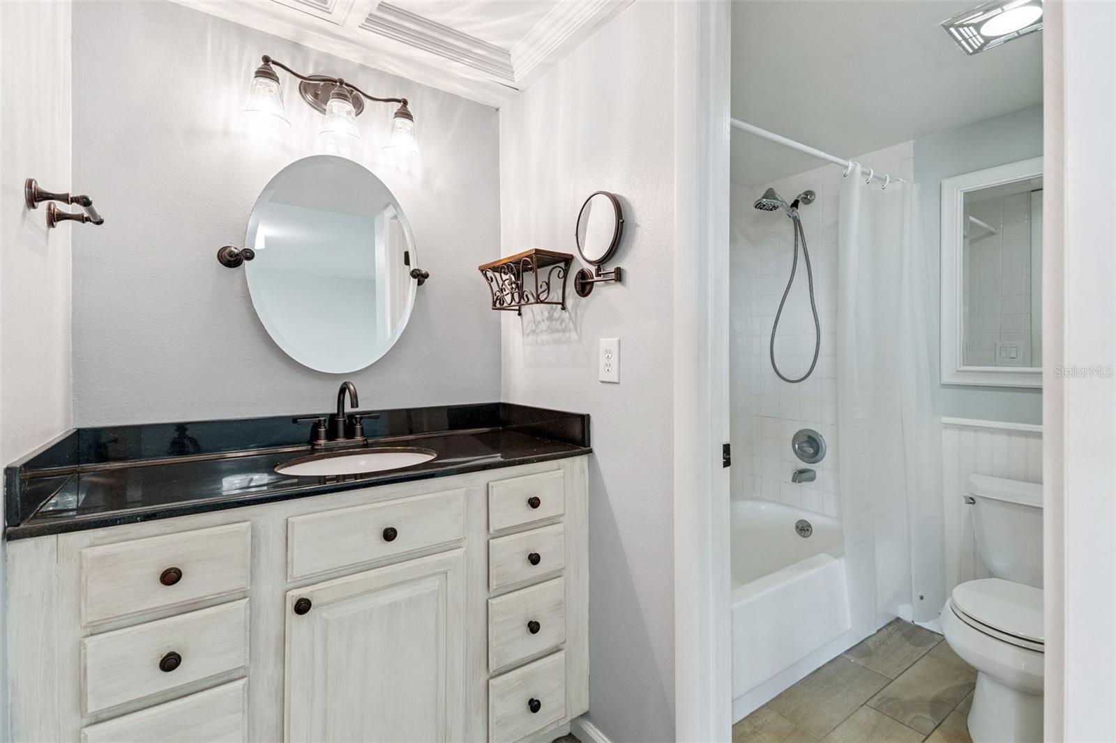 LA CASA CONDO - Residential