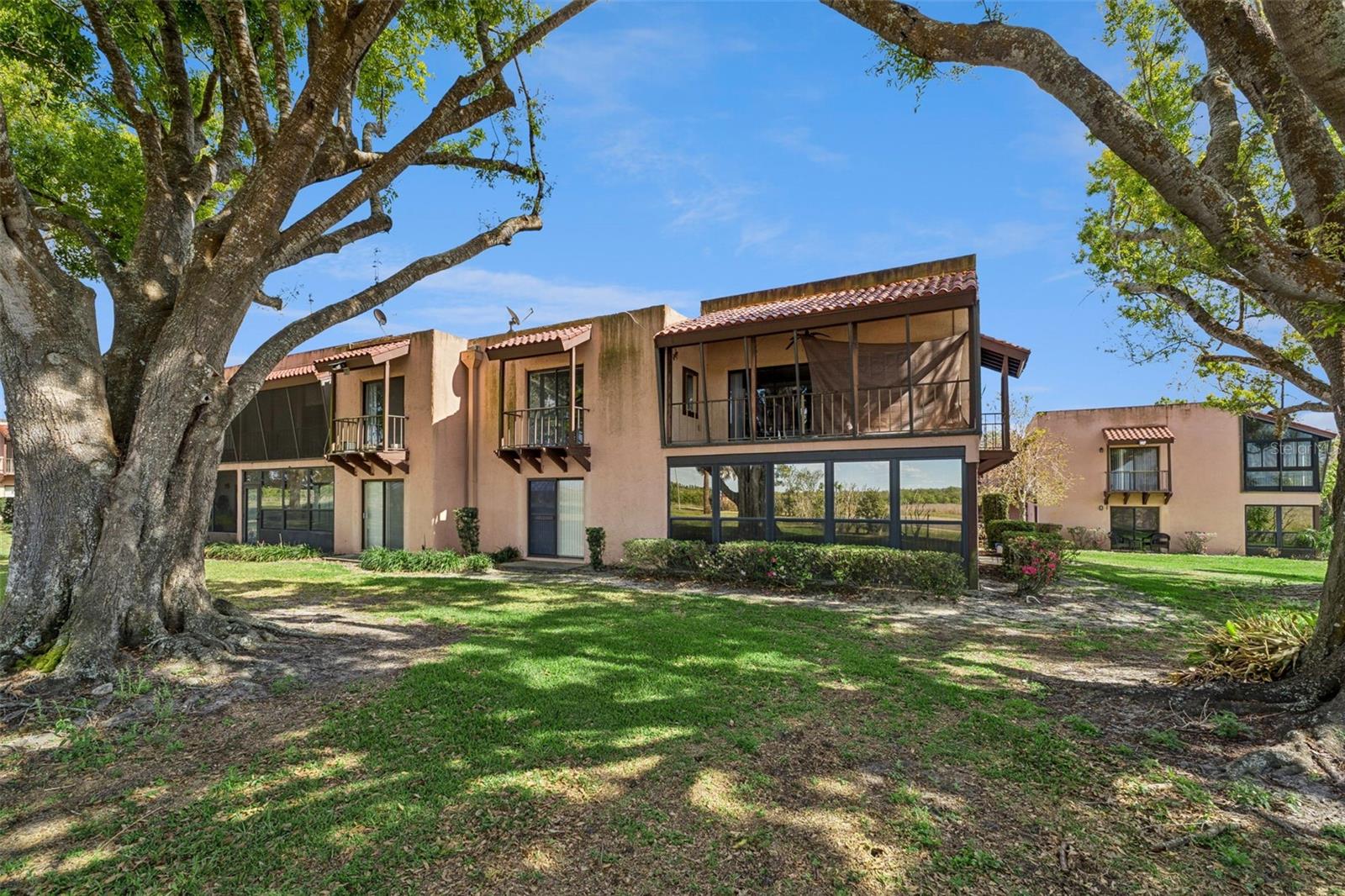 LA CASA CONDO - Residential