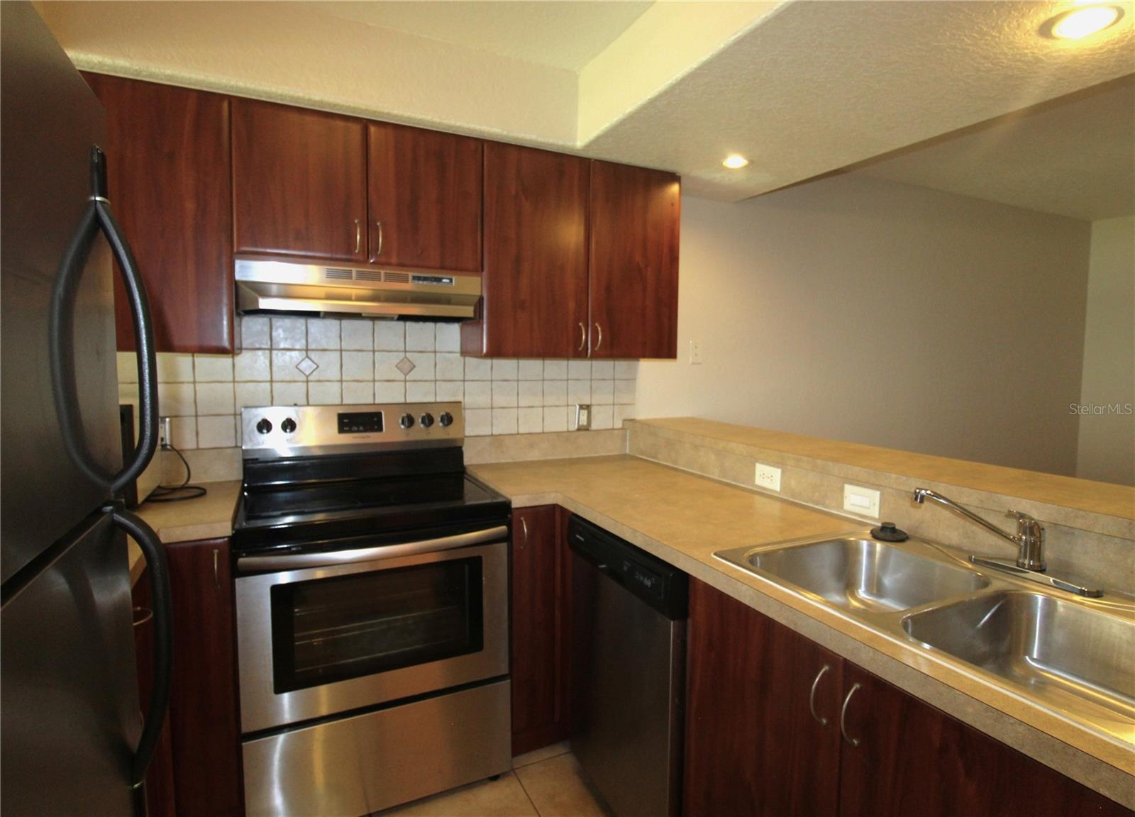 GRAND OAKS - Residential Lease