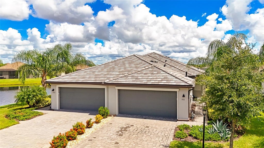 Photo of 5311 White Sand Cove, Bradenton, FL 34211 (MLS # A4705319)