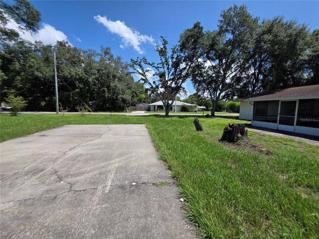 Photo of 2312 7th St E, Bradenton, FL 34208 (MLS # TB8532480)