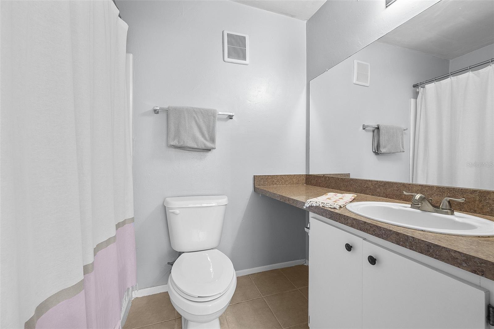 COUNTRYSIDE UNIVERSITY - Residential