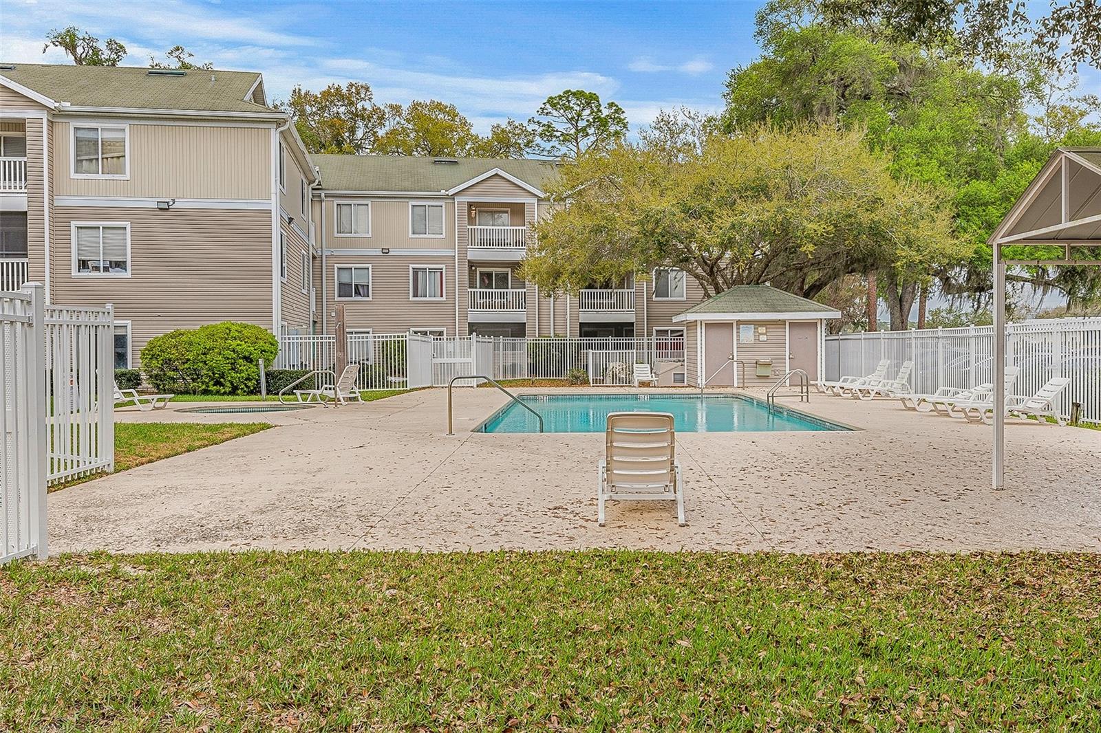 COUNTRYSIDE UNIVERSITY - Residential