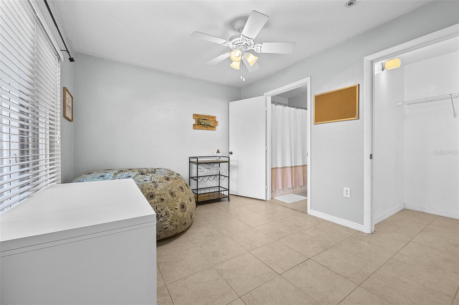 COUNTRYSIDE UNIVERSITY - Residential