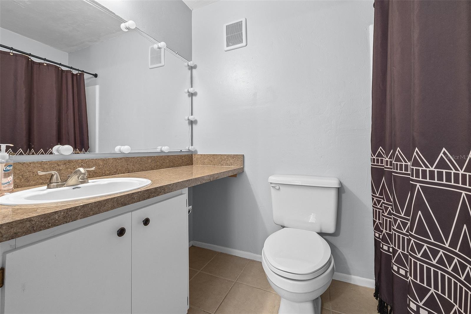 COUNTRYSIDE UNIVERSITY - Residential