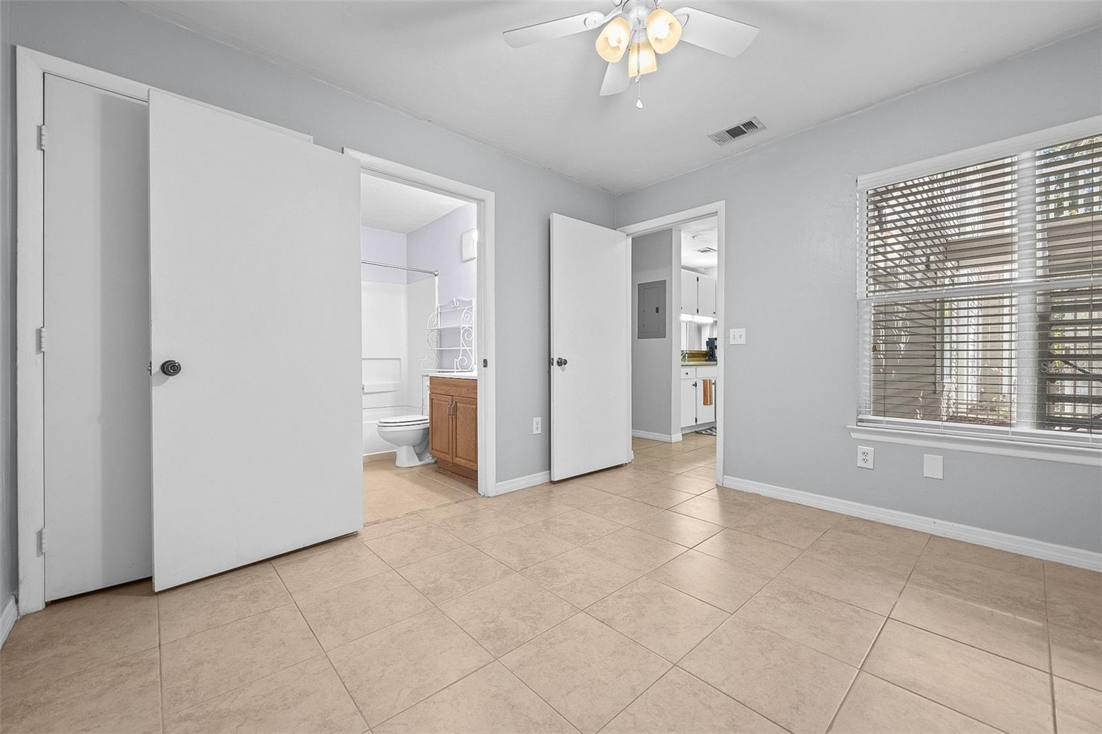 COUNTRYSIDE UNIVERSITY - Residential