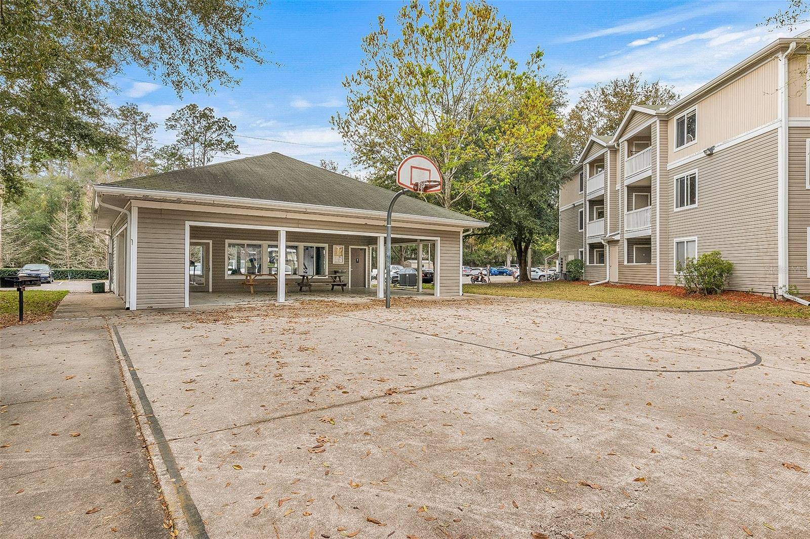 COUNTRYSIDE UNIVERSITY - Residential