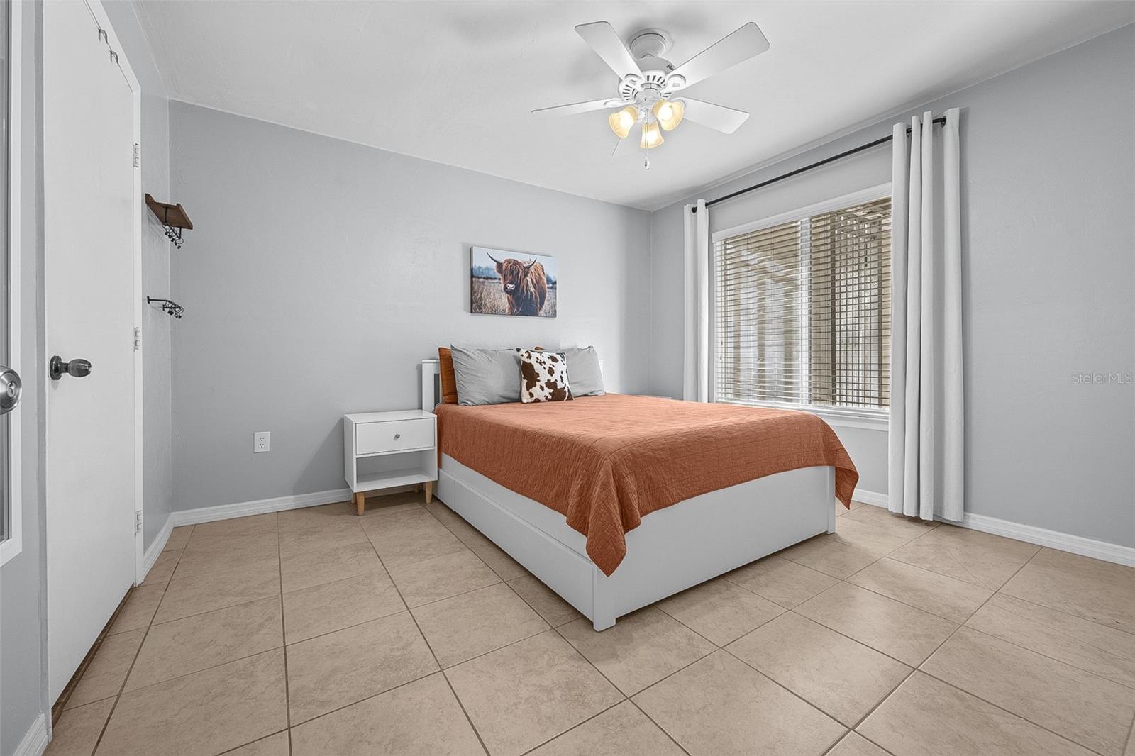 COUNTRYSIDE UNIVERSITY - Residential