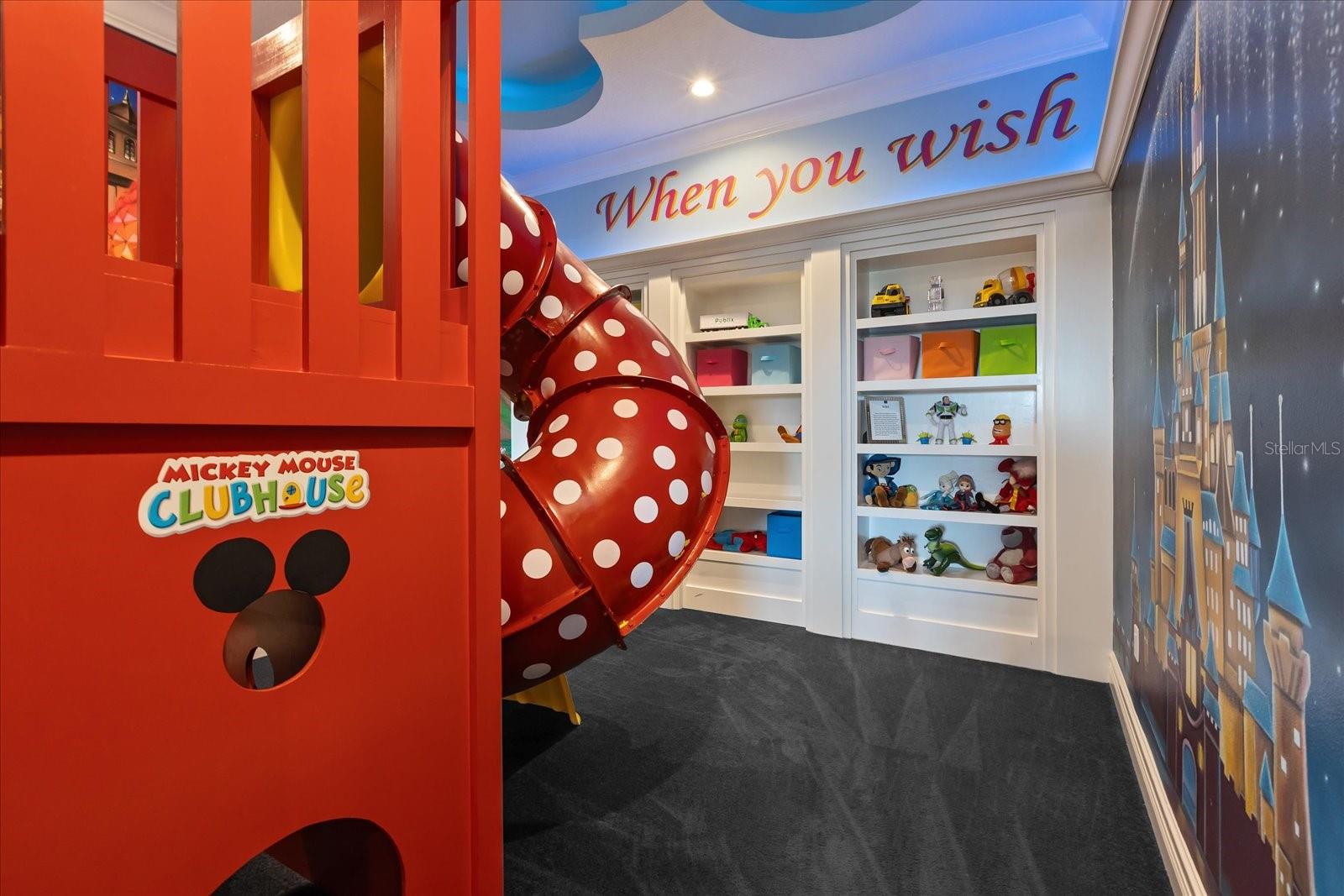 REUNION WEST VLGS NORTH - Residential