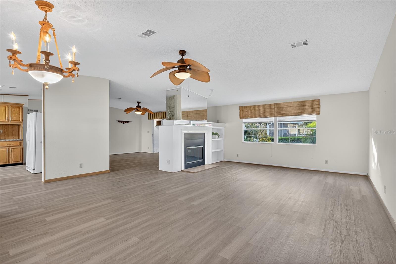 2703 LAKE GRASSMERE CIRCLE 905