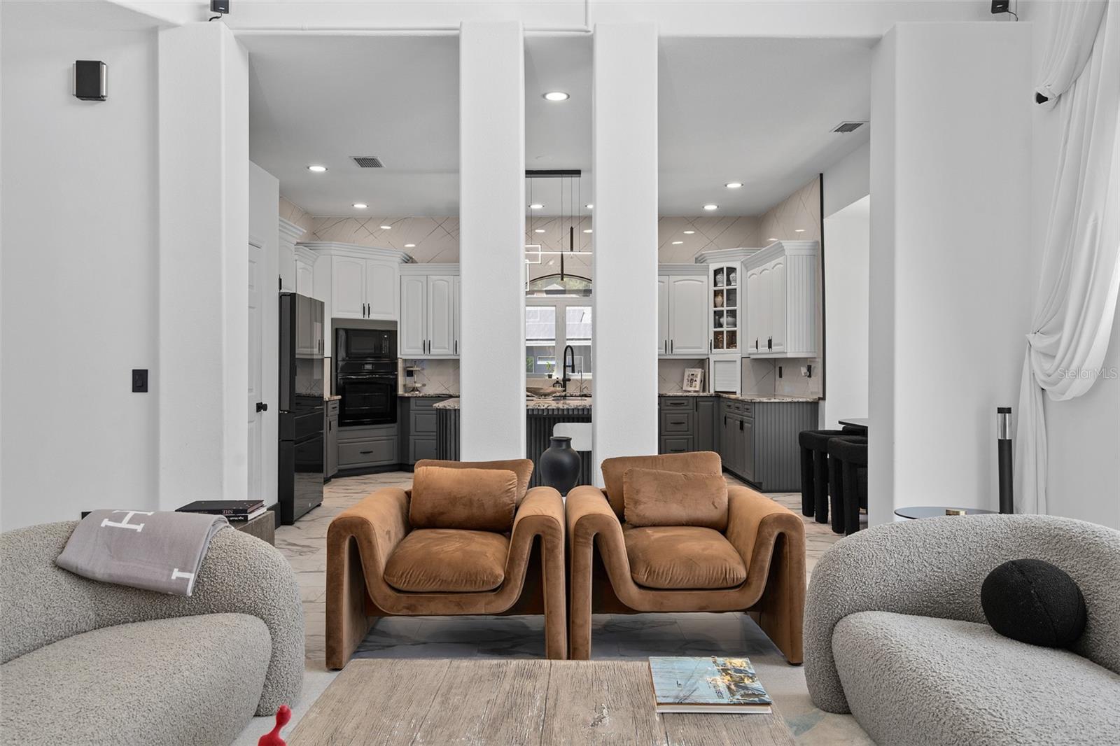 8131 VINELAND OAKS BOULEVARD