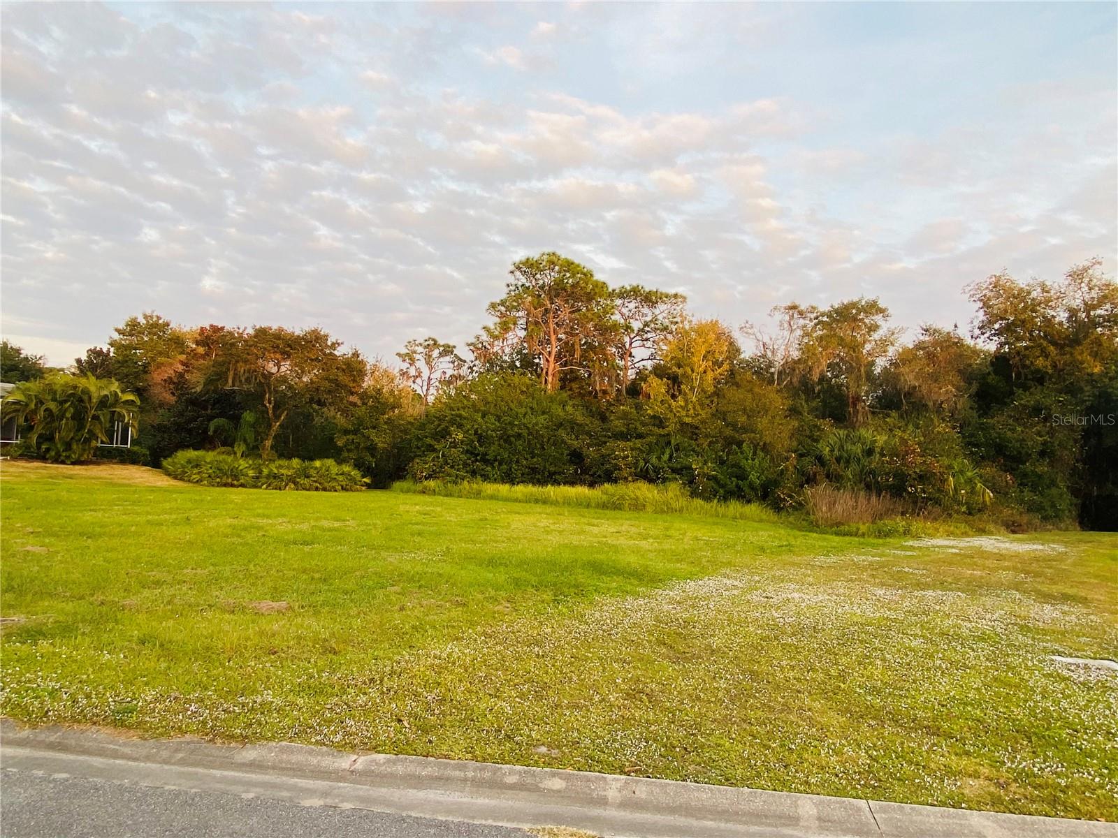 HIDDEN OAKS - Land