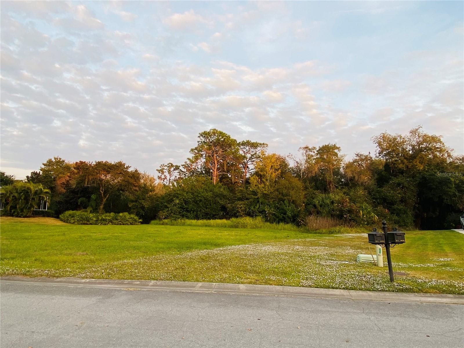 HIDDEN OAKS - Land