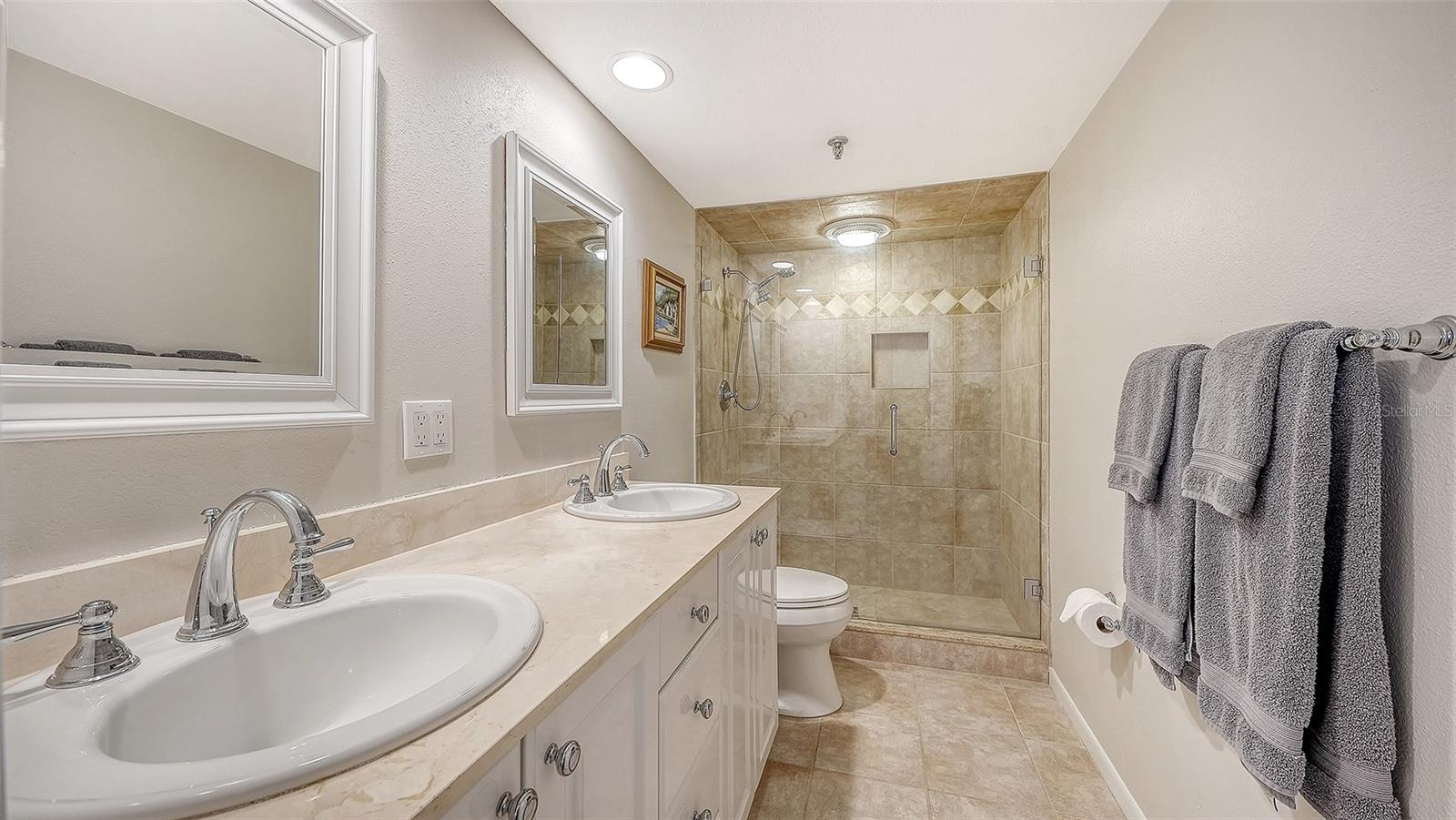 PLAYERS CLUB III - Residential