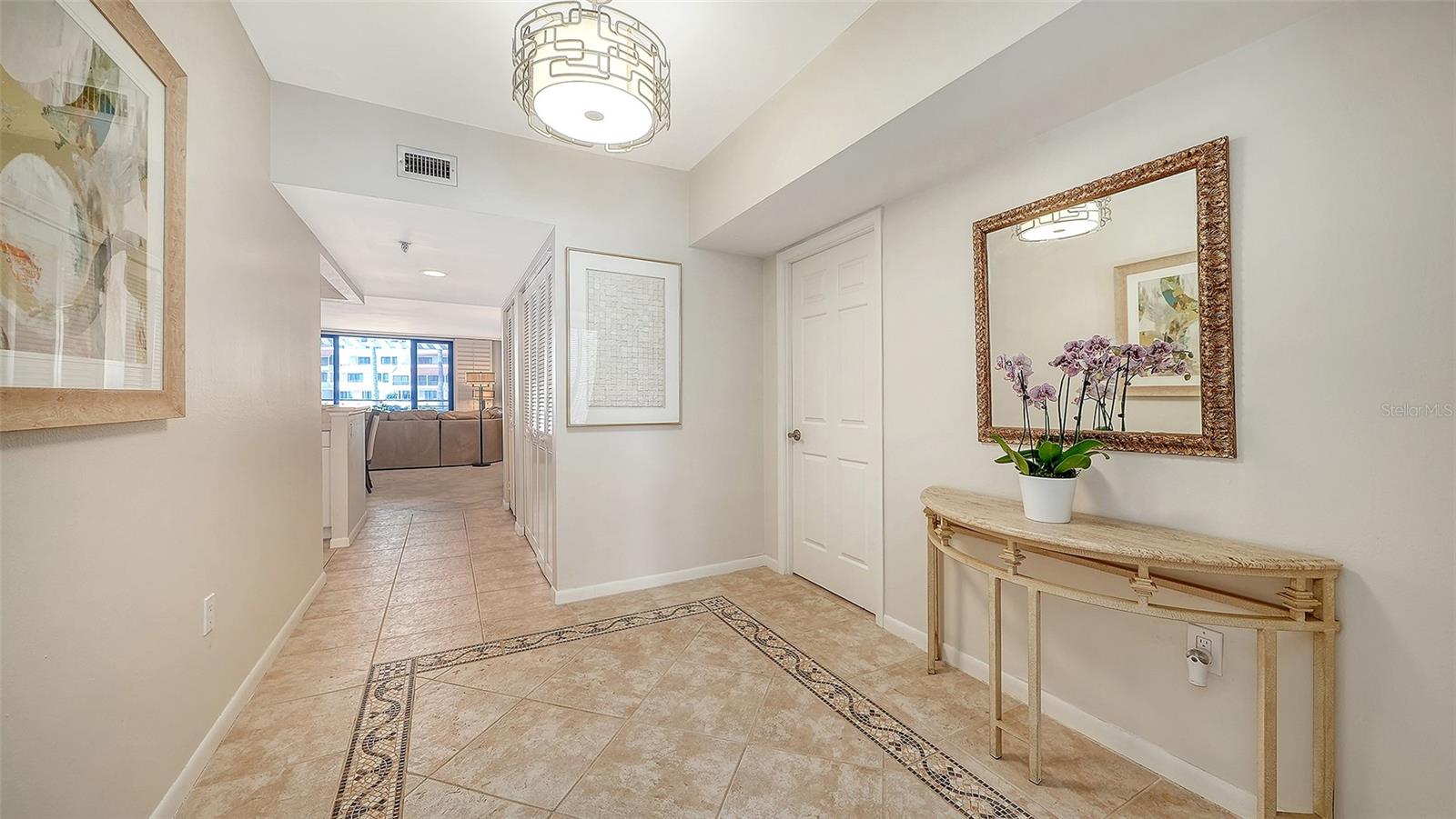 PLAYERS CLUB III - Residential