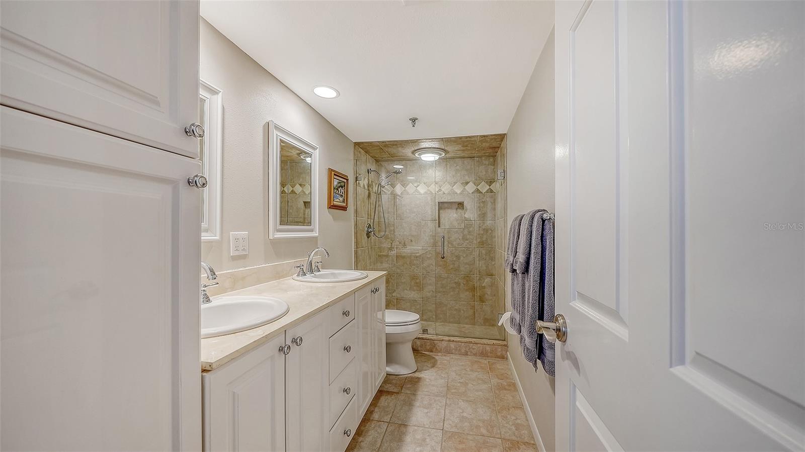 PLAYERS CLUB III - Residential