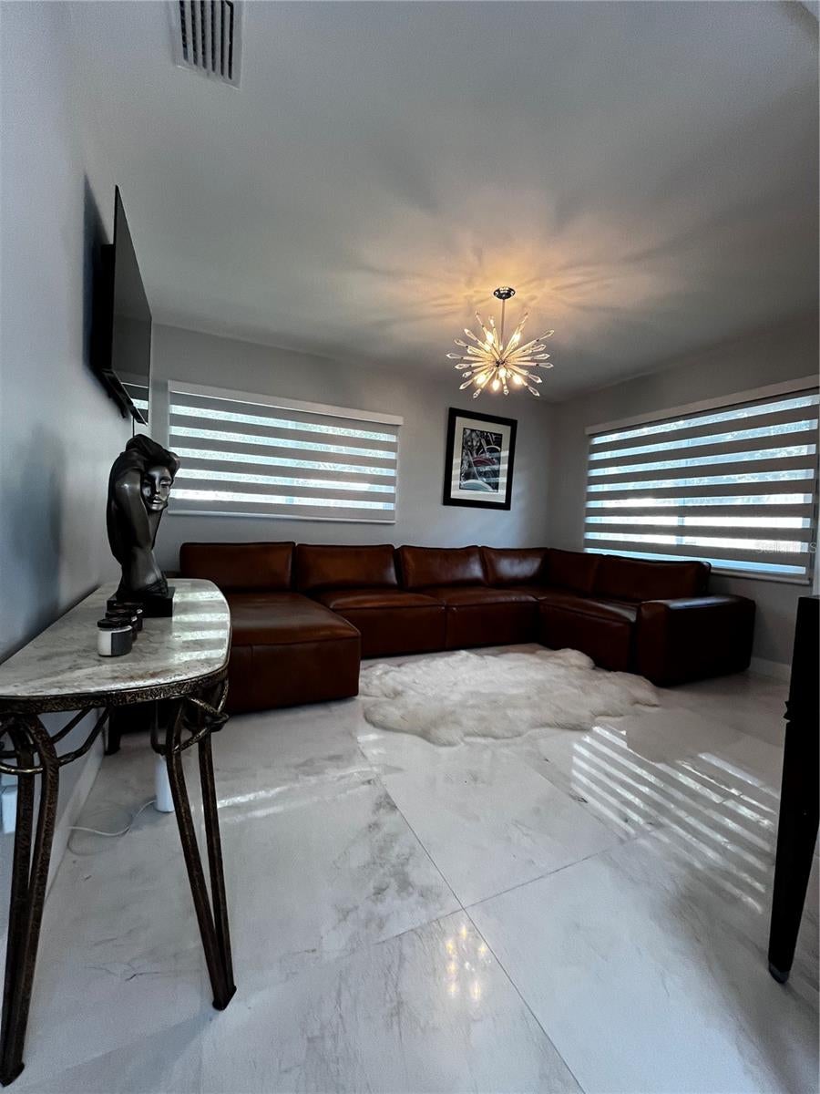 2518 HICKORY COURT