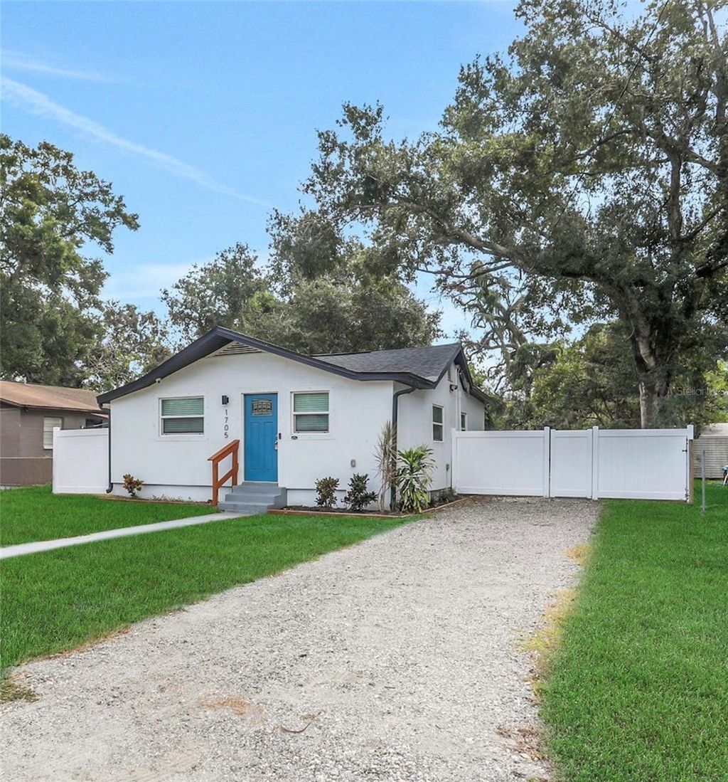 Photo of 1705 E Chelsea Street, Tampa, FL 33610 (MLS # TB8440996)