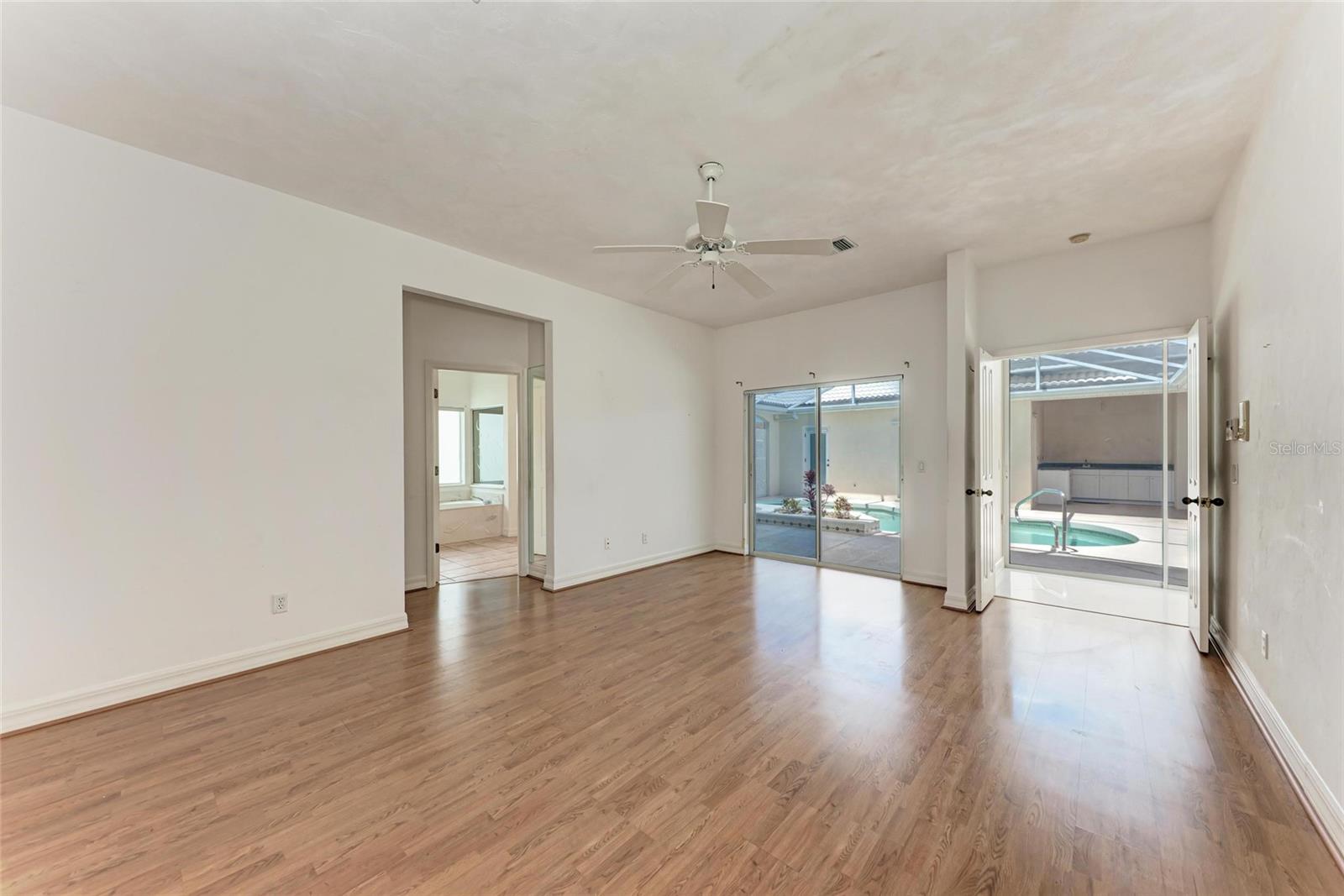 GOVERNORS GREEN - Residential