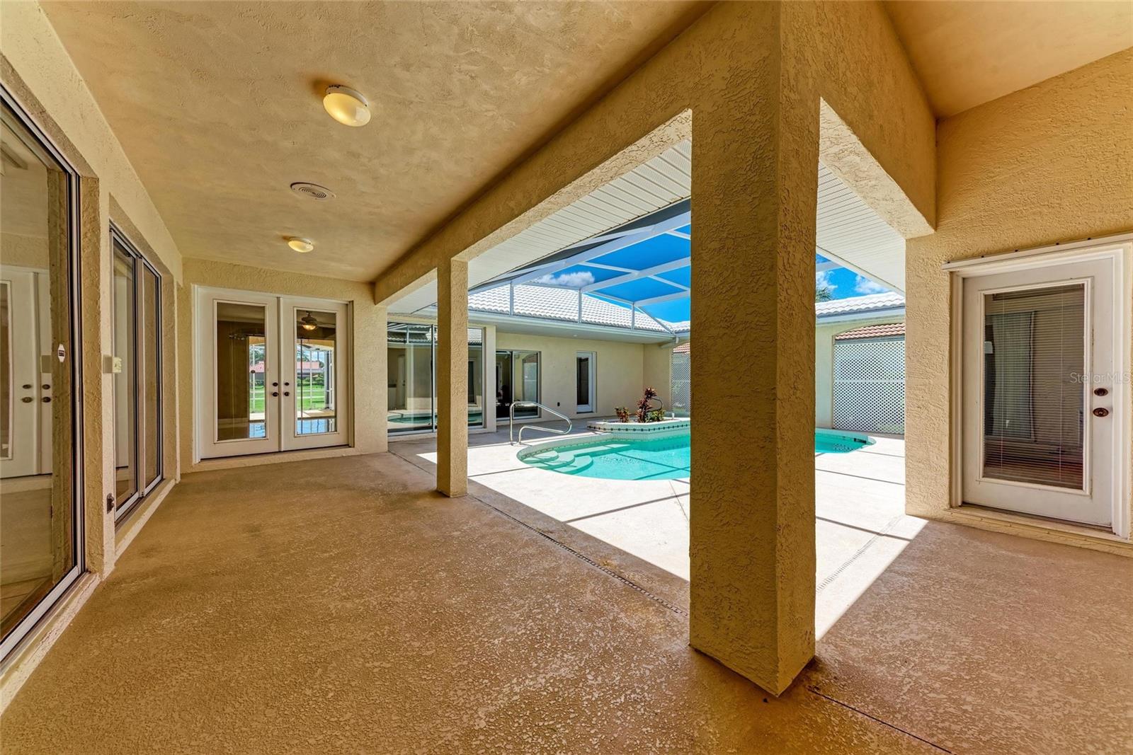 GOVERNORS GREEN - Residential