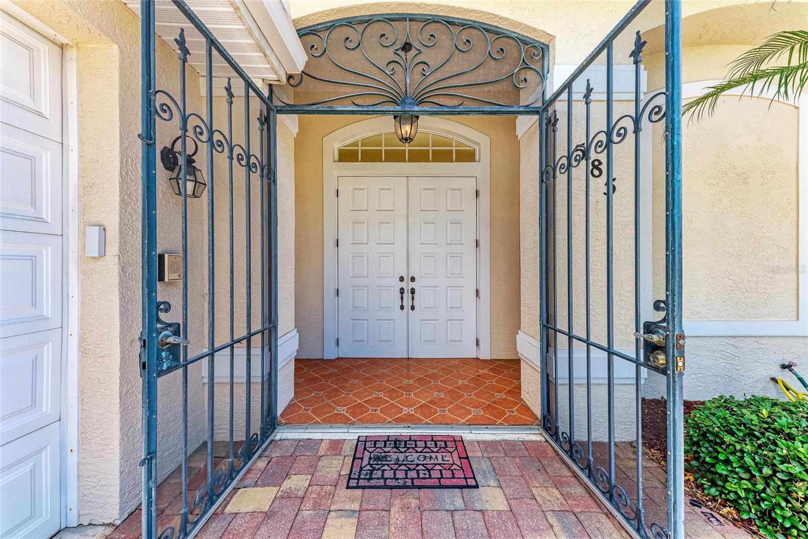 585 KHYBER LANE