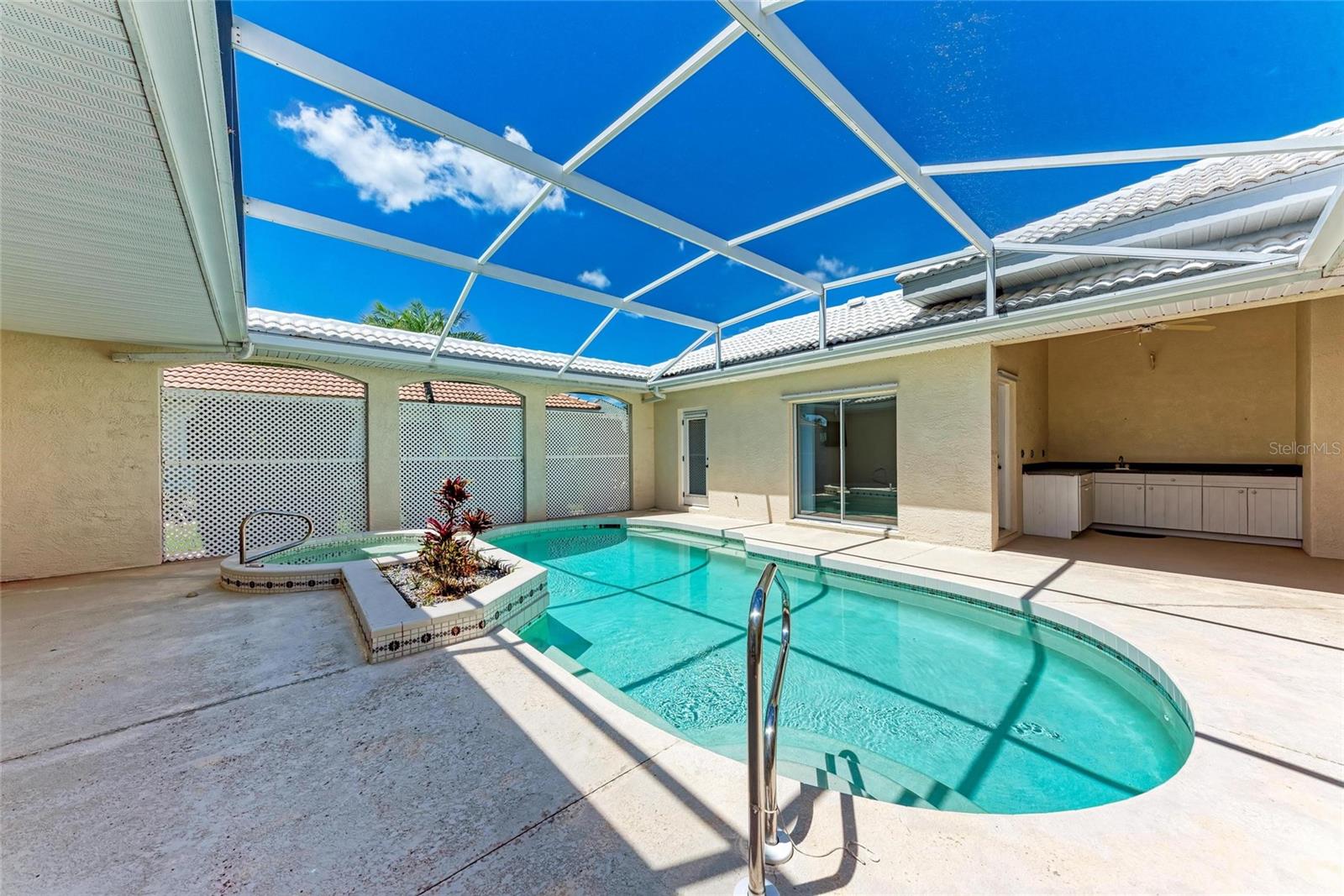 GOVERNORS GREEN - Residential