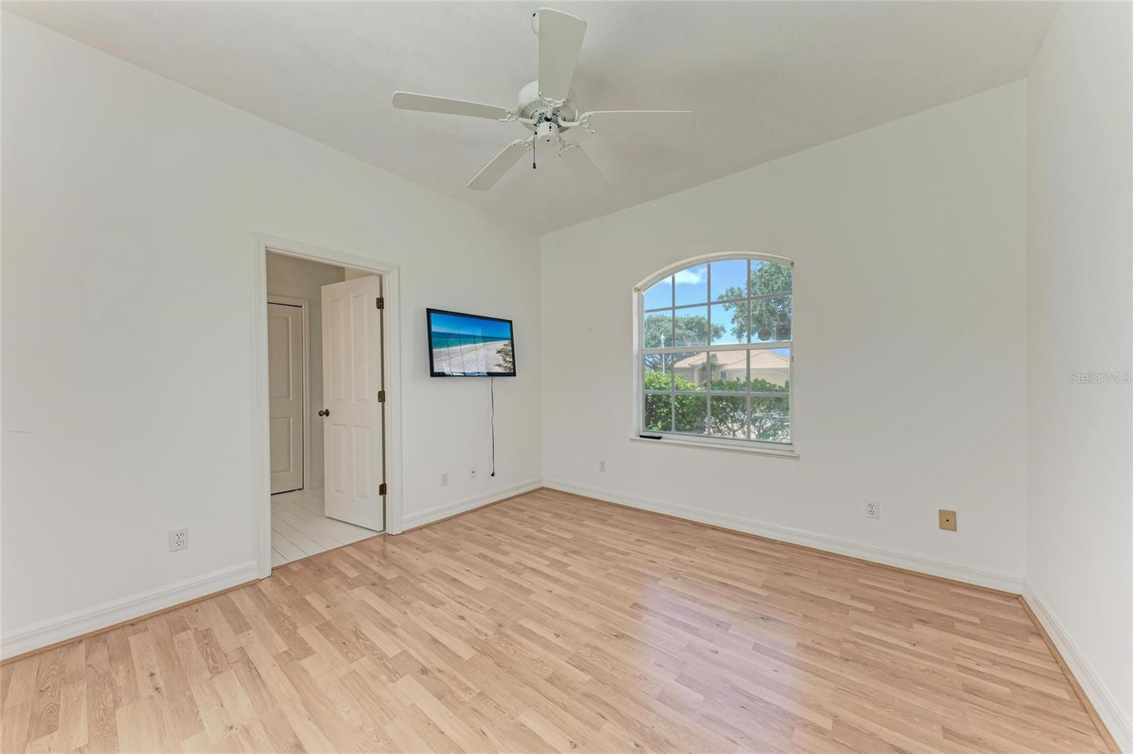 GOVERNORS GREEN - Residential
