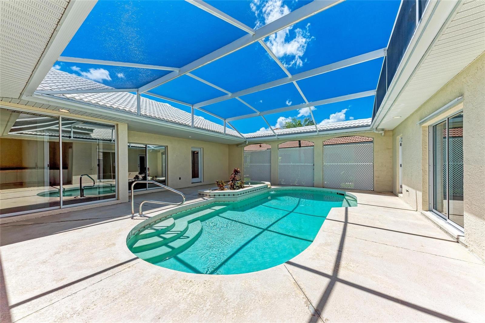 GOVERNORS GREEN - Residential