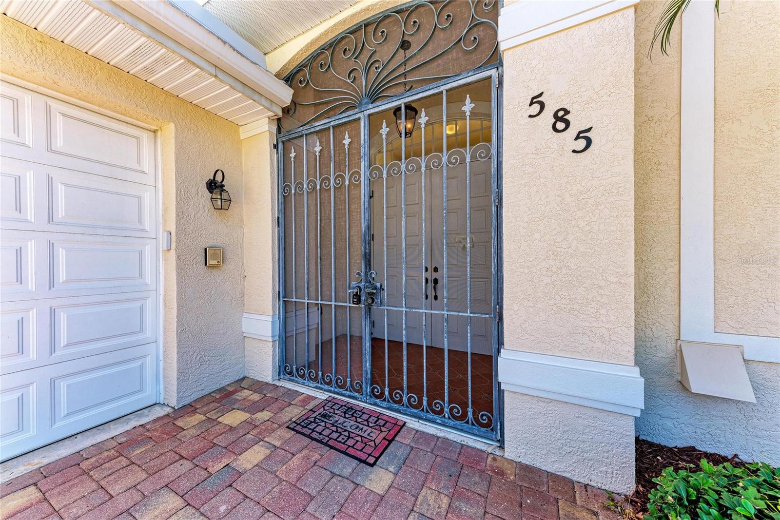 585 KHYBER LANE
