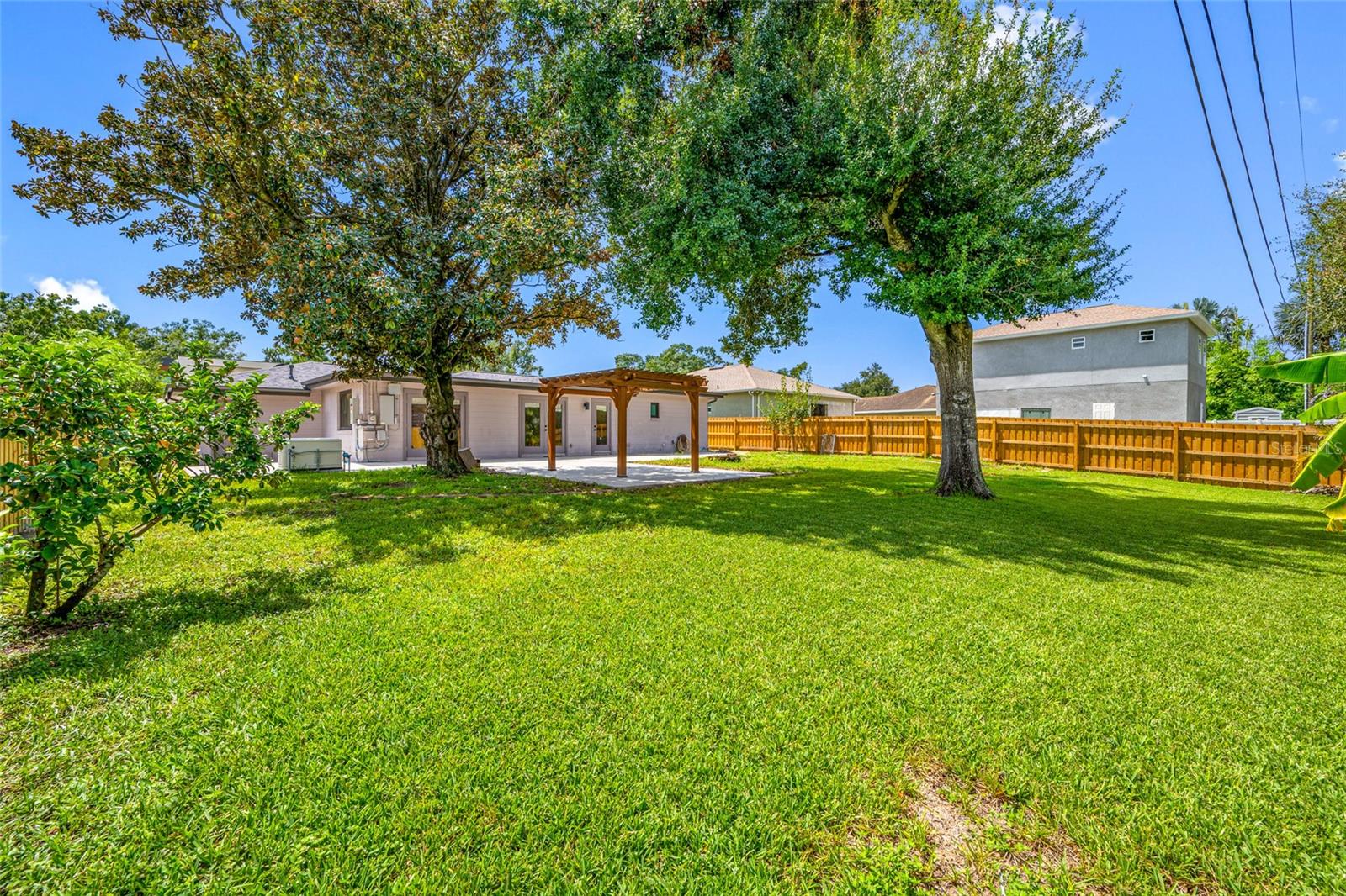 2121 W FARWELL DRIVE