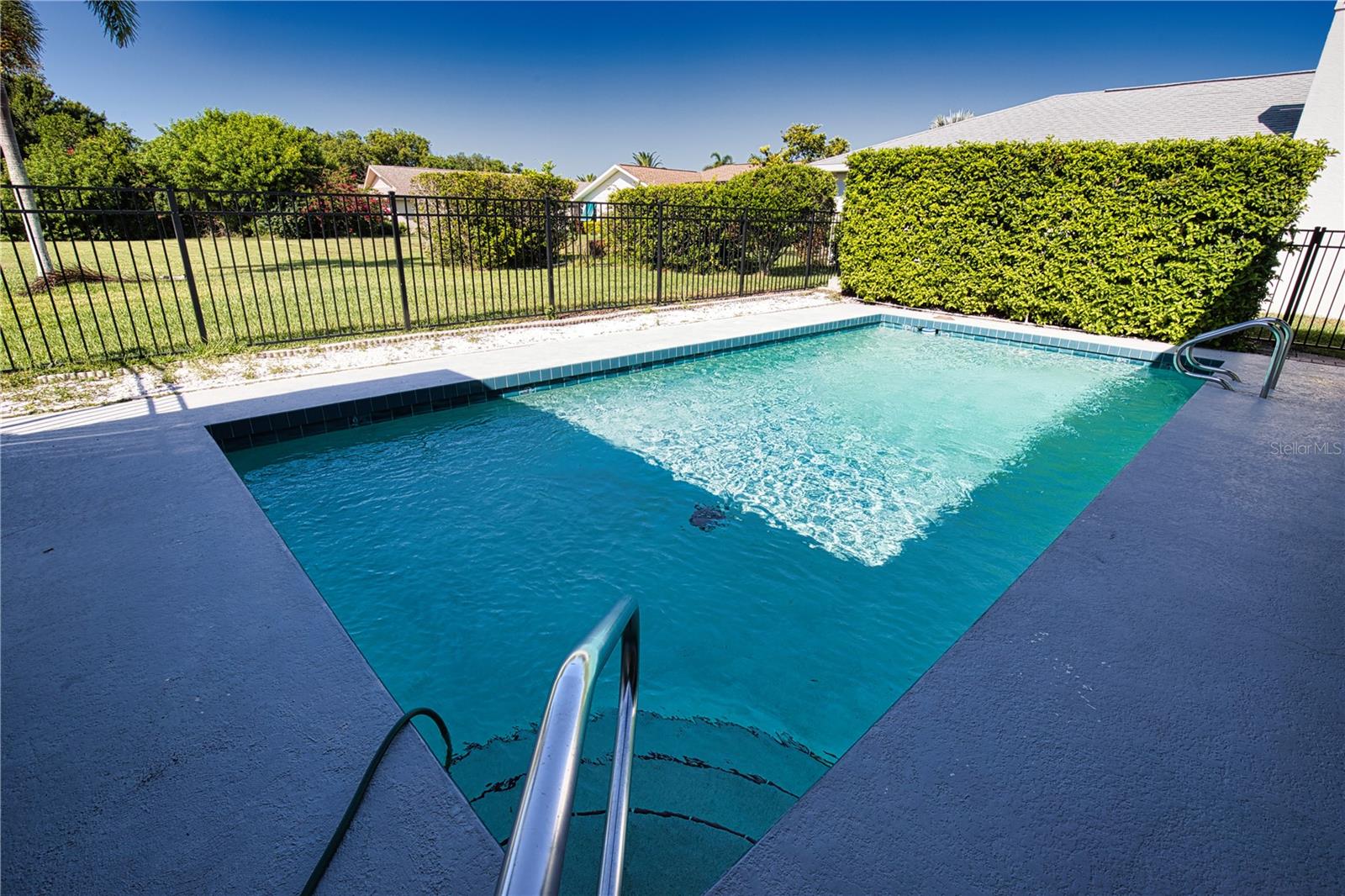 Search Properties for Sale 1 902 PINEHURST LANE