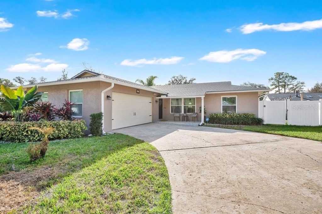 Photo of 400 Shady Banks Road, Altamonte Springs, FL 32714 (MLS # O6377147)