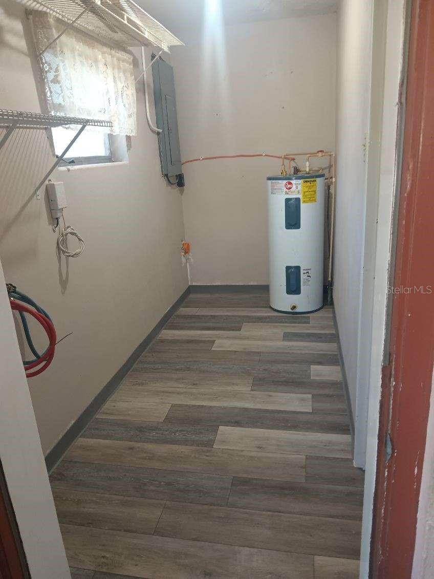 OAK MANOR - Residential