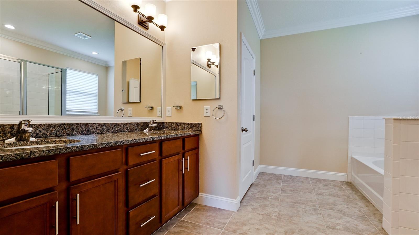 STONELEDGE - Residential