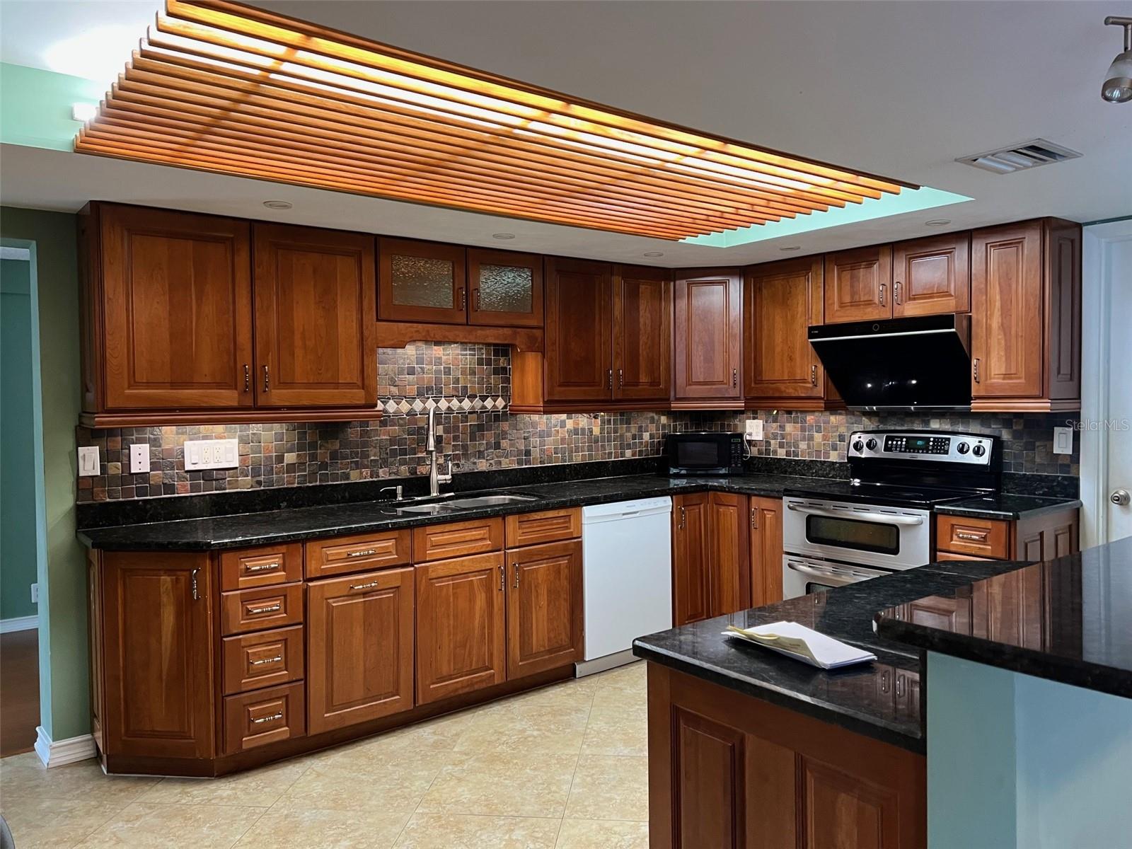 SUNSHINE ESTATES - Residential Lease