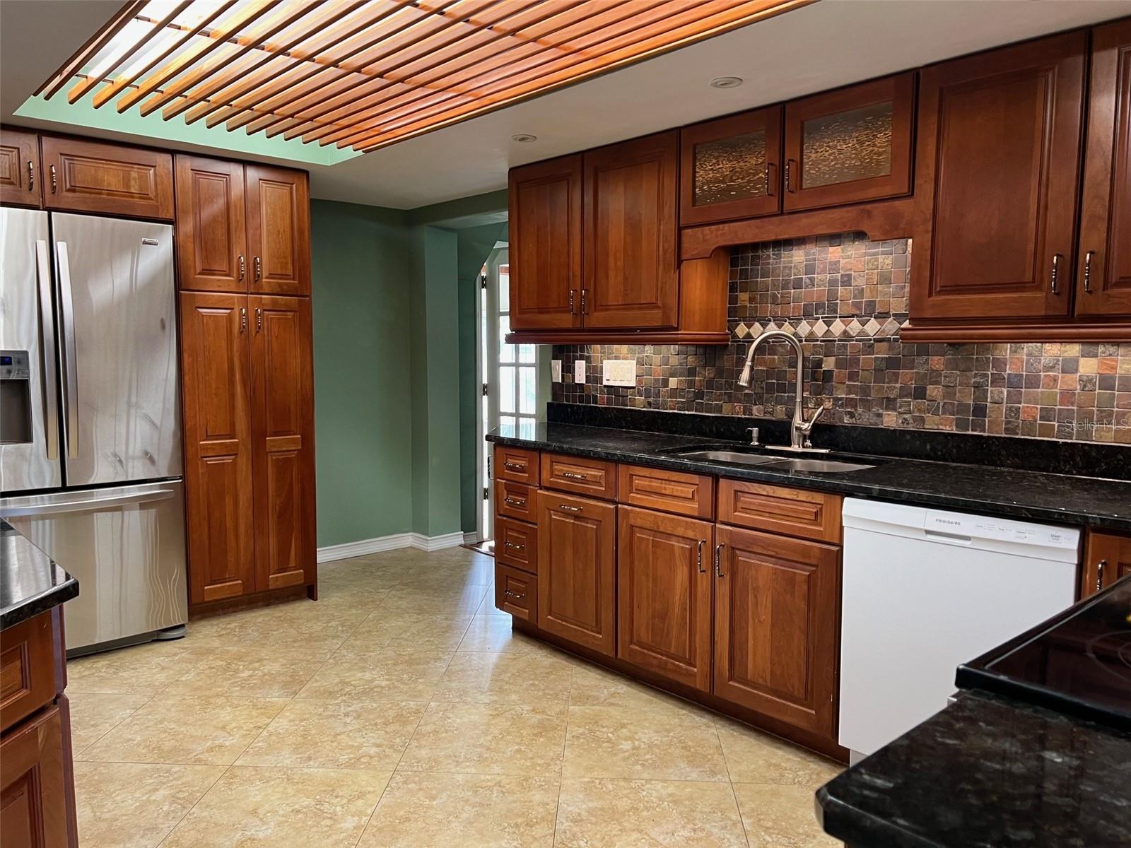 SUNSHINE ESTATES - Residential Lease