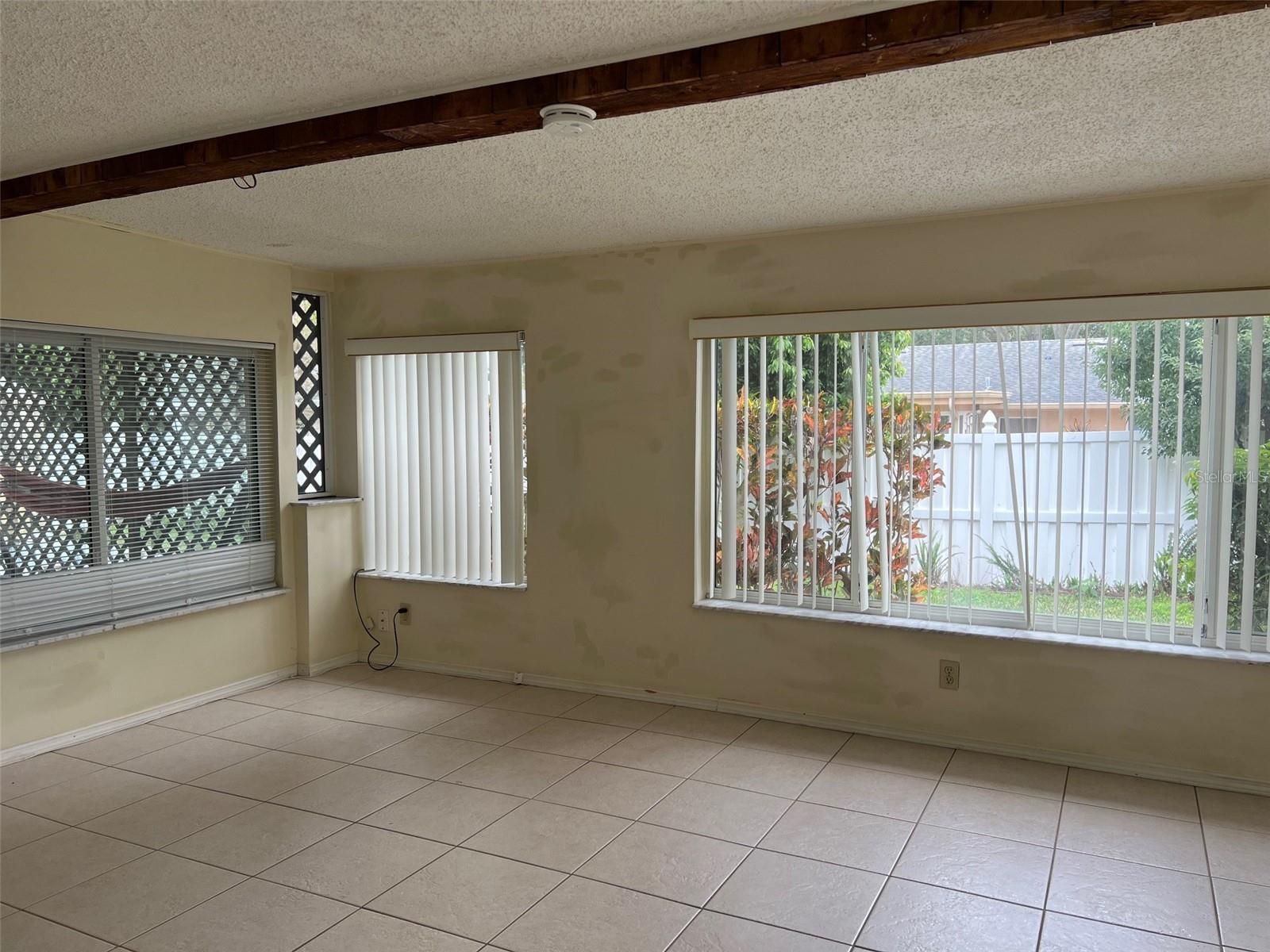 SUNSHINE ESTATES - Residential Lease