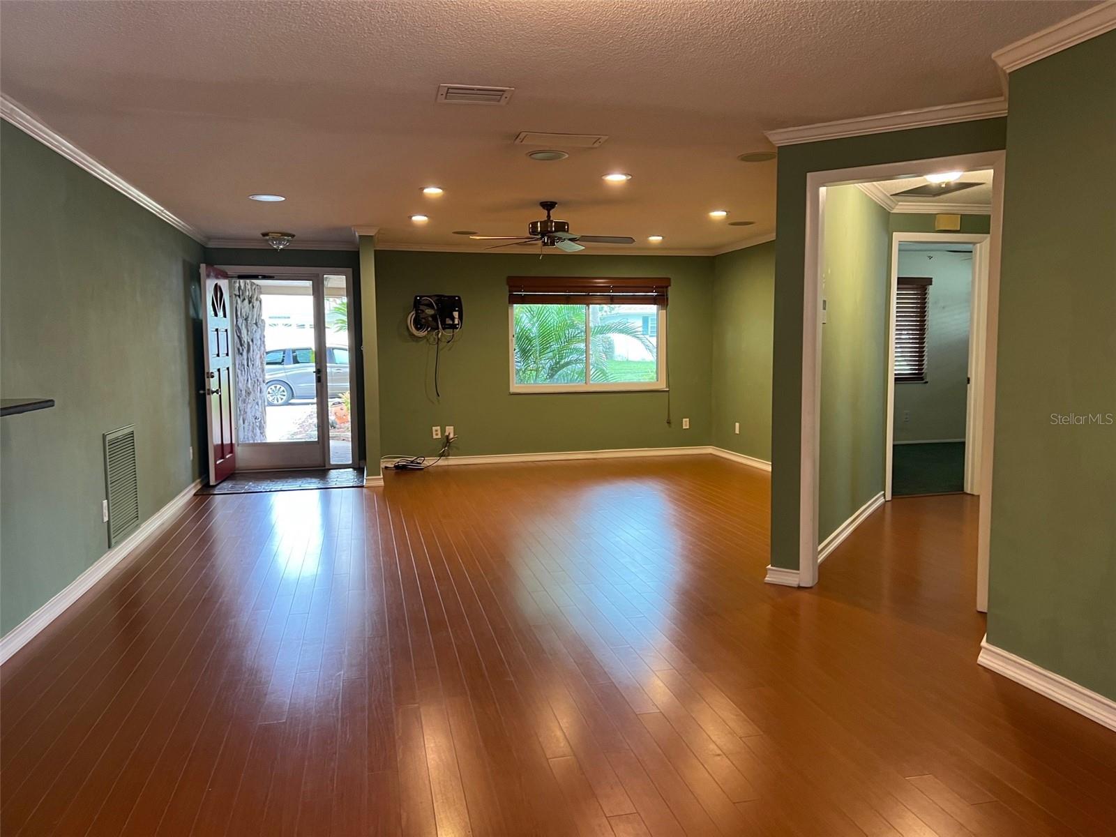 SUNSHINE ESTATES - Residential Lease