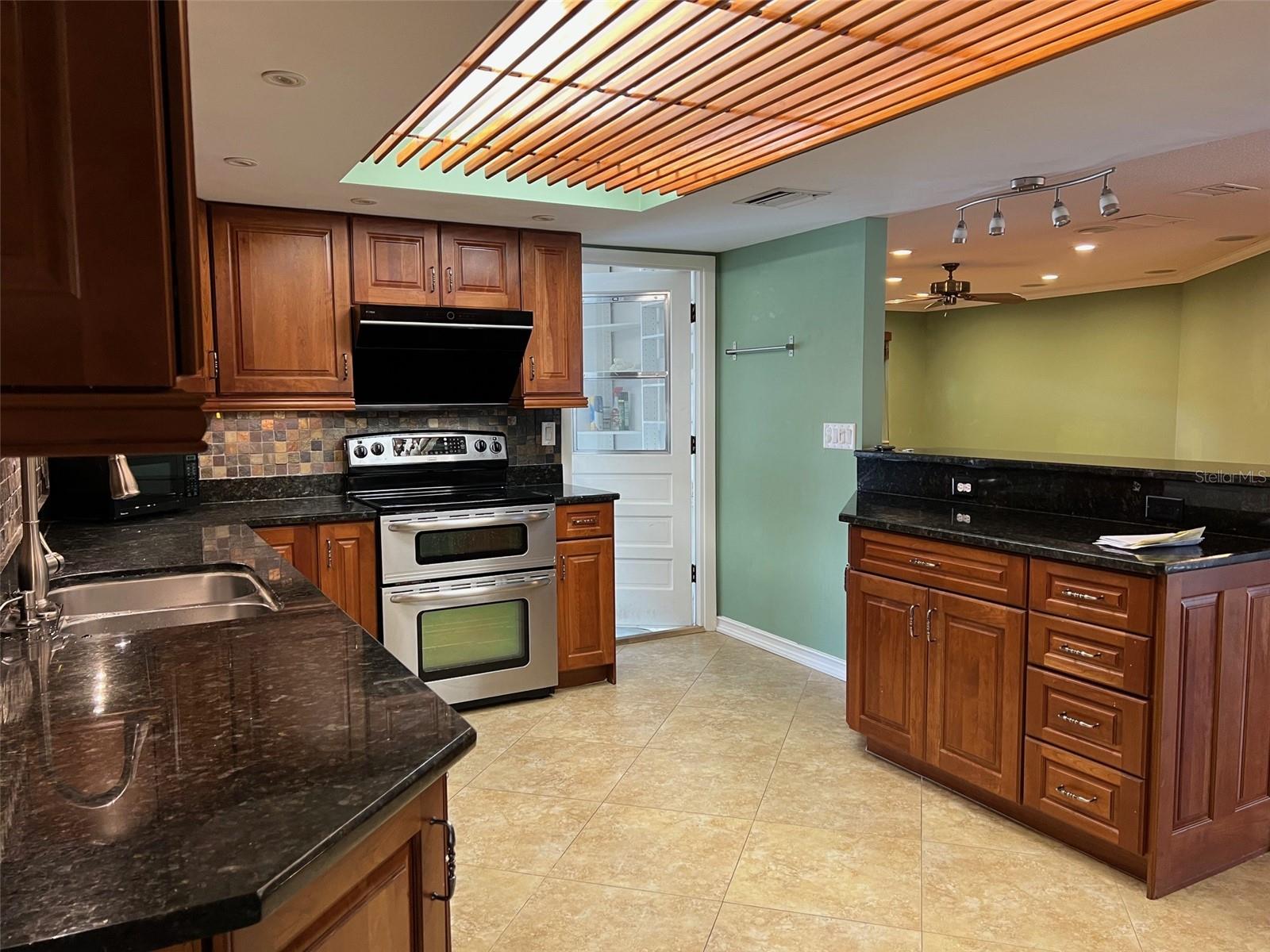 SUNSHINE ESTATES - Residential Lease