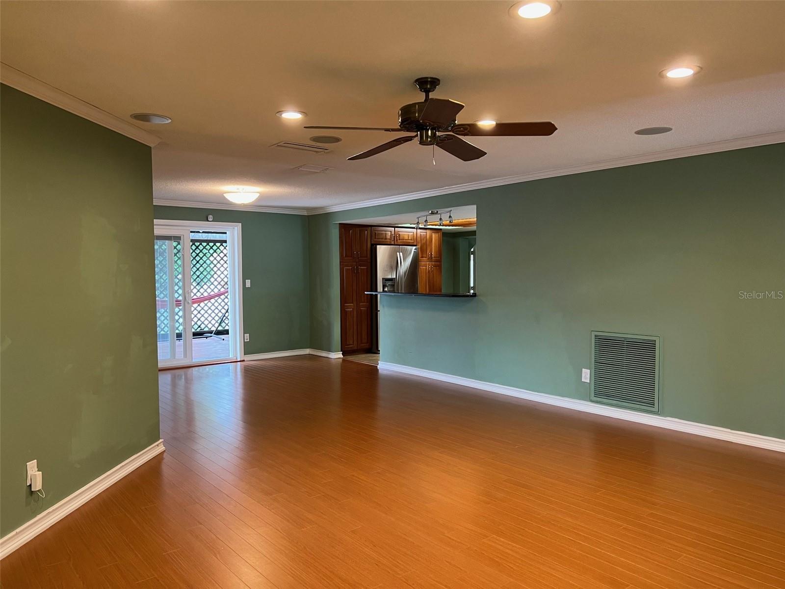 SUNSHINE ESTATES - Residential Lease