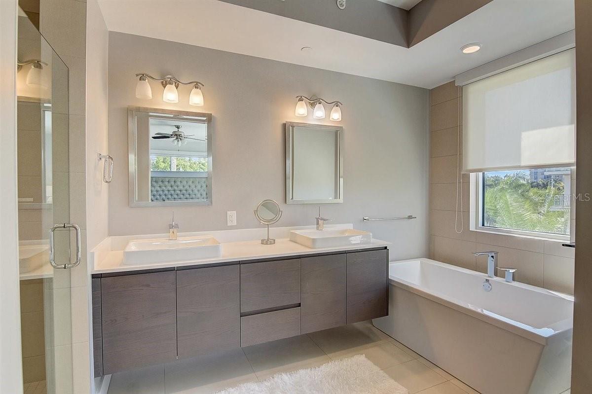 PARK RESIDENCES OF LIDO KEY - Residential