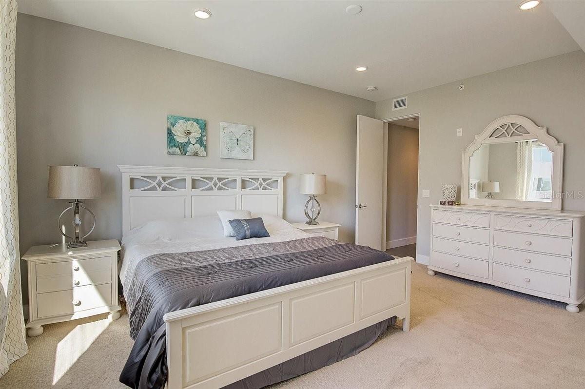 PARK RESIDENCES OF LIDO KEY - Residential