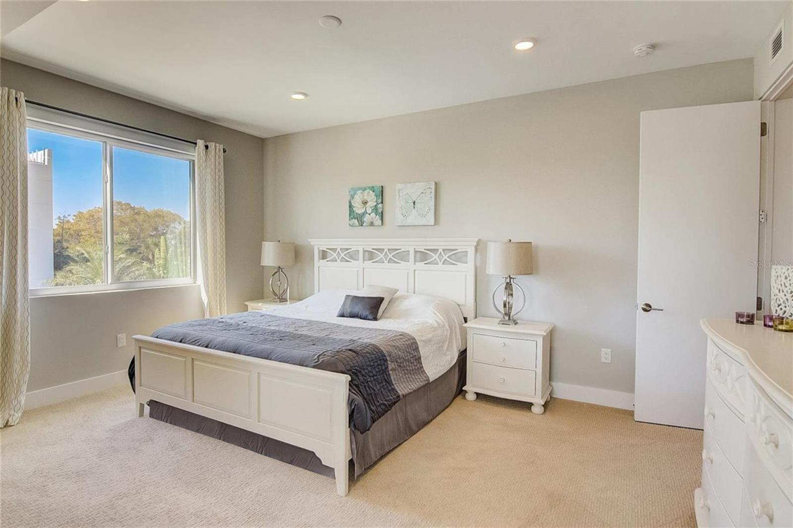 PARK RESIDENCES OF LIDO KEY - Residential