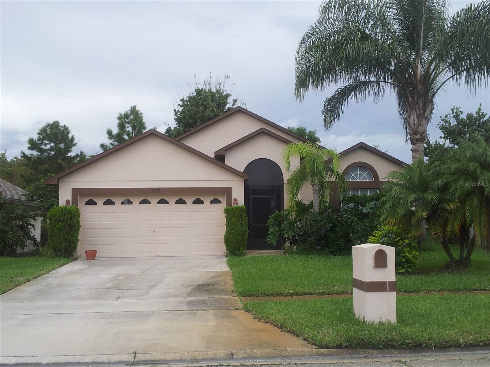 Nice 4/2/2 in gated community of Reserve at Wedgefield. Located in in a Cul de Sac and backs to a wooded area for privacy. Whole house water purifier, washer/dryer included, lawn care included at list price.