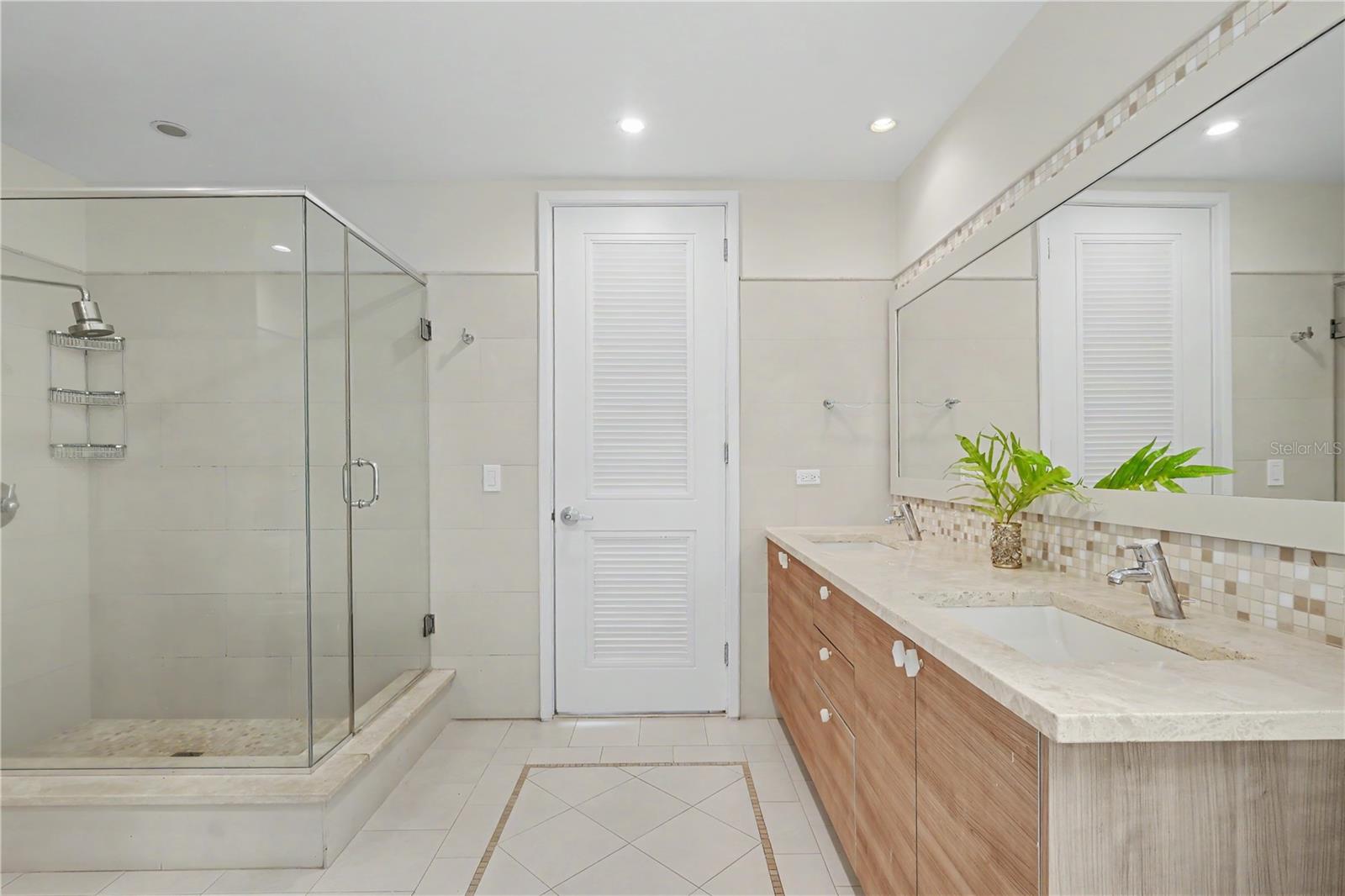 LAS VENTANAS I CONDOMINIUM - Residential