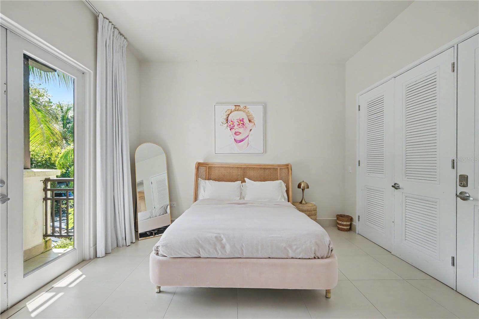 LAS VENTANAS I CONDOMINIUM - Residential